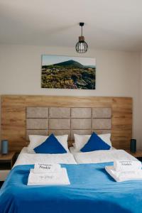 Posteľ alebo postele v izbe v ubytovaní Apartamenty Pruskie