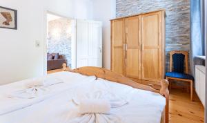 Ein Bett oder Betten in einem Zimmer der Unterkunft Achtern