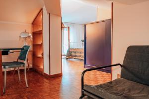 Gallery image of Suite in Open Space con Jacuzzi in Villa Iris, Parcheggio Privato in Giardino, in Centro Città in Senigallia +5 photos