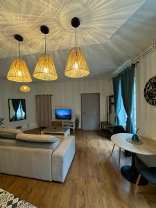 Μια τηλεόραση ή/και κέντρο ψυχαγωγίας στο Studio Centre Gordaine #2