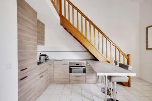 Kuchyň nebo kuchyňský kout v ubytování Duplex Alberti - Welkeys