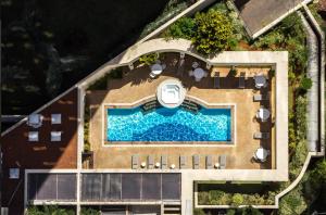 an overhead view of a resort with a swimming pool at TW Cyclinn Vila Olimpia in São Paulo