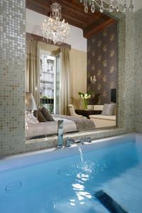 The swimming pool at or close to Lifestyle Suites Rome