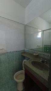 Koupelna v ubytování Miami Hotel