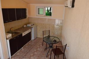 Кухня или мини-кухня в Apartment Zeleny Pojas
