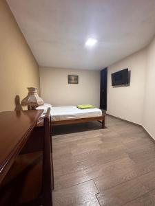 TV a/nebo společenská místnost v ubytování Hotel Casa Colonial Montufar