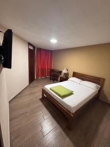Postel nebo postele na pokoji v ubytování Hotel Casa Colonial Montufar