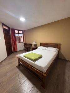 Postel nebo postele na pokoji v ubytování Hotel Casa Colonial Montufar