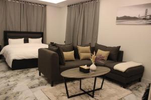 En eller flere senge i et værelse på استوديو أنيق مطل على البوليفارد 205 + 5 billeder