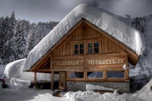 Rifugio Lago Nambino v zime