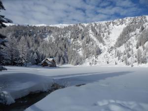 Rifugio Lago Nambino v zime
