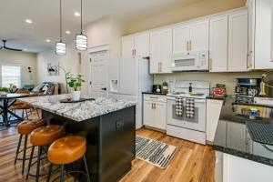 Η κουζίνα ή μικρή κουζίνα στο Cozy Campbellsville Home Near CU and Downtown!