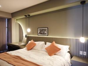 Ένα ή περισσότερα κρεβάτια σε δωμάτιο στο Luxury Condo Scenic Views of Festival del Globo +40 φωτογραφίες