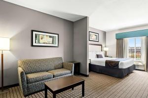 Postel nebo postele na pokoji v ubytování Best Western Plus - Magee Inn & Suites