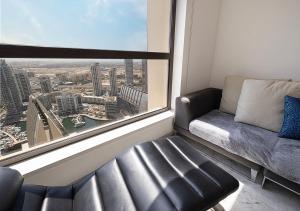 Luxury Beachfront 2Bd Apt, Shams, JBR的休息区