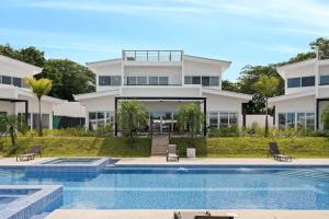 Bazén v ubytování Modern Villa 5 BD 4 BA Large Pool nebo v jeho okolí