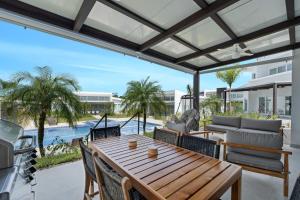 Bazén v ubytování Modern Villa 5 BD 4 BA Large Pool nebo v jeho okolí