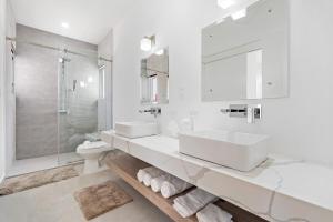 Koupelna v ubytování Modern Villa 5 BD 4 BA Large Pool