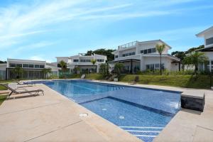 Bazén v ubytování Modern Villa 5 BD 4 BA Large Pool nebo v jeho okolí