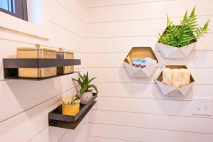 Fotografie z fotogalerie ubytování The Honeycomb-Tiny Container Home 12 Min. to Magnolia/Baylor v destinaci Bellmead