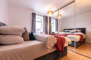 Ένα ή περισσότερα κρεβάτια σε δωμάτιο στο Beautiful 3 Bed Home in Portchester near Portsmouth