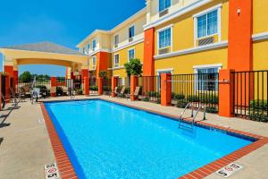 Bazén v ubytování Best Western Plus - Magee Inn & Suites nebo v jeho okolí