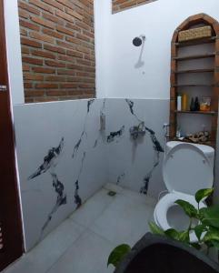 Ένα μπάνιο στο Sing Ayu Homestay