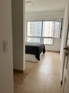 En eller flere senge i et værelse på Z TOWER Puerto Madryn + 8 billeder