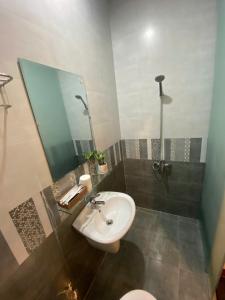 Koupelna v ubytování LavA homestay