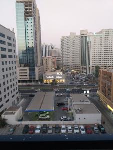 Nespecifikovaný výhled na destinaci Dubaj nebo výhled na město při pohledu z penzionu