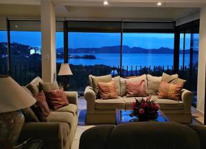 Posezení v ubytování Beautiful Ocean-View Condo in Flamingo - Walk to B