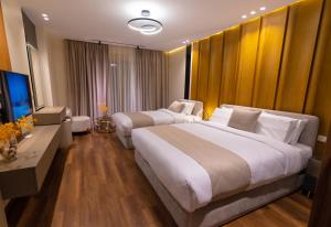 Postel nebo postele na pokoji v ubytování Spire West Hotel