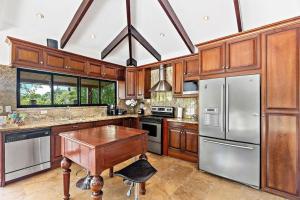 Kuchyň nebo kuchyňský kout v ubytování Spacious Villa Retreat in Private Resort