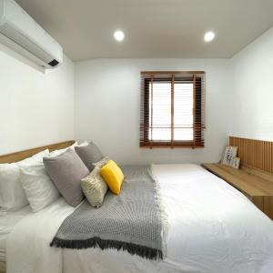 a bedroom with a large white bed with pillows at 3 Bedroom Pool Villa, Cozy House, Wonnapha Beach, Bangsaen in Ban Bang Saen (1) +24 photos