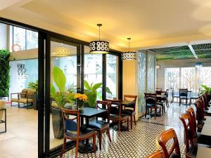 Restaurace v ubytování Royal Dragon Boutique Hotel Tan Binh