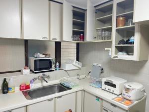 Een keuken of kitchenette bij Marina Bay Atami