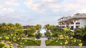 Regent Bali Canggu外面的花园