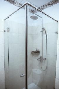 a bathroom with a shower and a toilet at Vientiane Garden Villa Hotel And Coffee in Vientiane