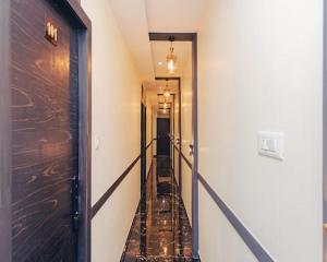 a hallway with a long corridor with a long aisle at Hotel Golden Sands Inn Aslpha in Mumbai