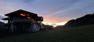 Amanecer o atardecer desde la casa vacacional o alrededores