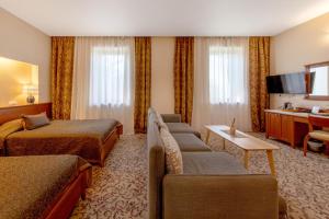 TV a/nebo společenská místnost v ubytování Pažaislis Park Hotel