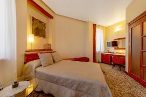 Postel nebo postele na pokoji v ubytování Pažaislis Park Hotel