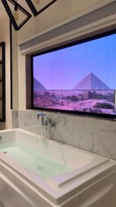 TV a/nebo společenská místnost v ubytování Capo Pyramid + 37 fotografií