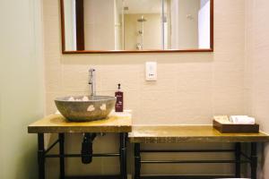 a bathroom with a bowl sink and a mirror at Butterfly on Wellington, Central in Hong Kong
