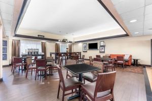 TV a/nebo společenská místnost v ubytování Hampton Inn Stroudsburg Poconos