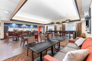 Posezení v ubytování Hampton Inn Stroudsburg Poconos