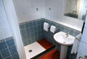 Koupelna v ubytování Hotel Saint-Aignan