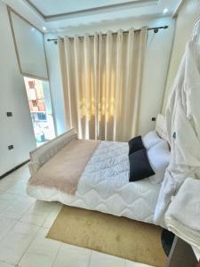 hotel darna with air conditioning客房内的一张或多张床位