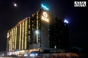 Ảnh trong thư viện ảnh của StayVista's Skyline Studio Apartments - Urban Oasis with Terrace, Gym & Bar ở Jaipur