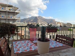 A general mountain view or a mountain view taken from Az apartmant